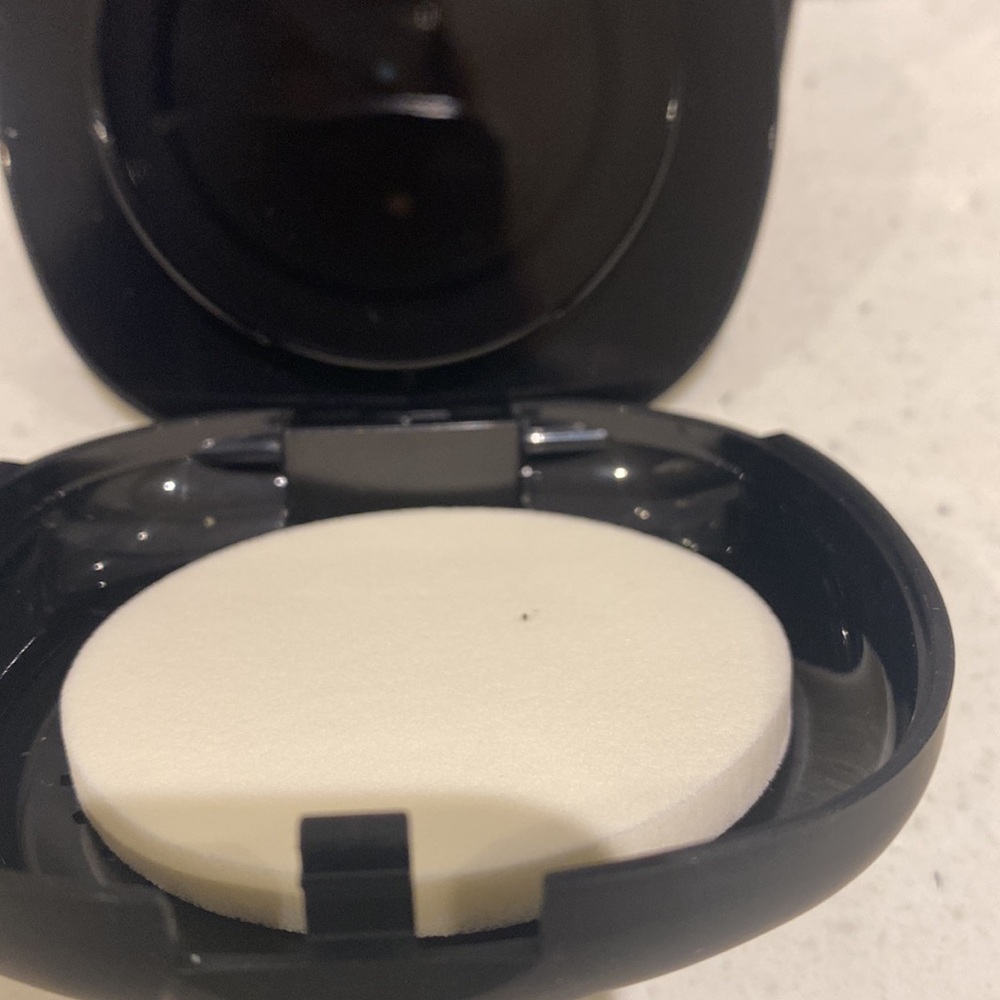 Elizabeth Arden Flawless Finish bare #04 - Picture 5 of 7